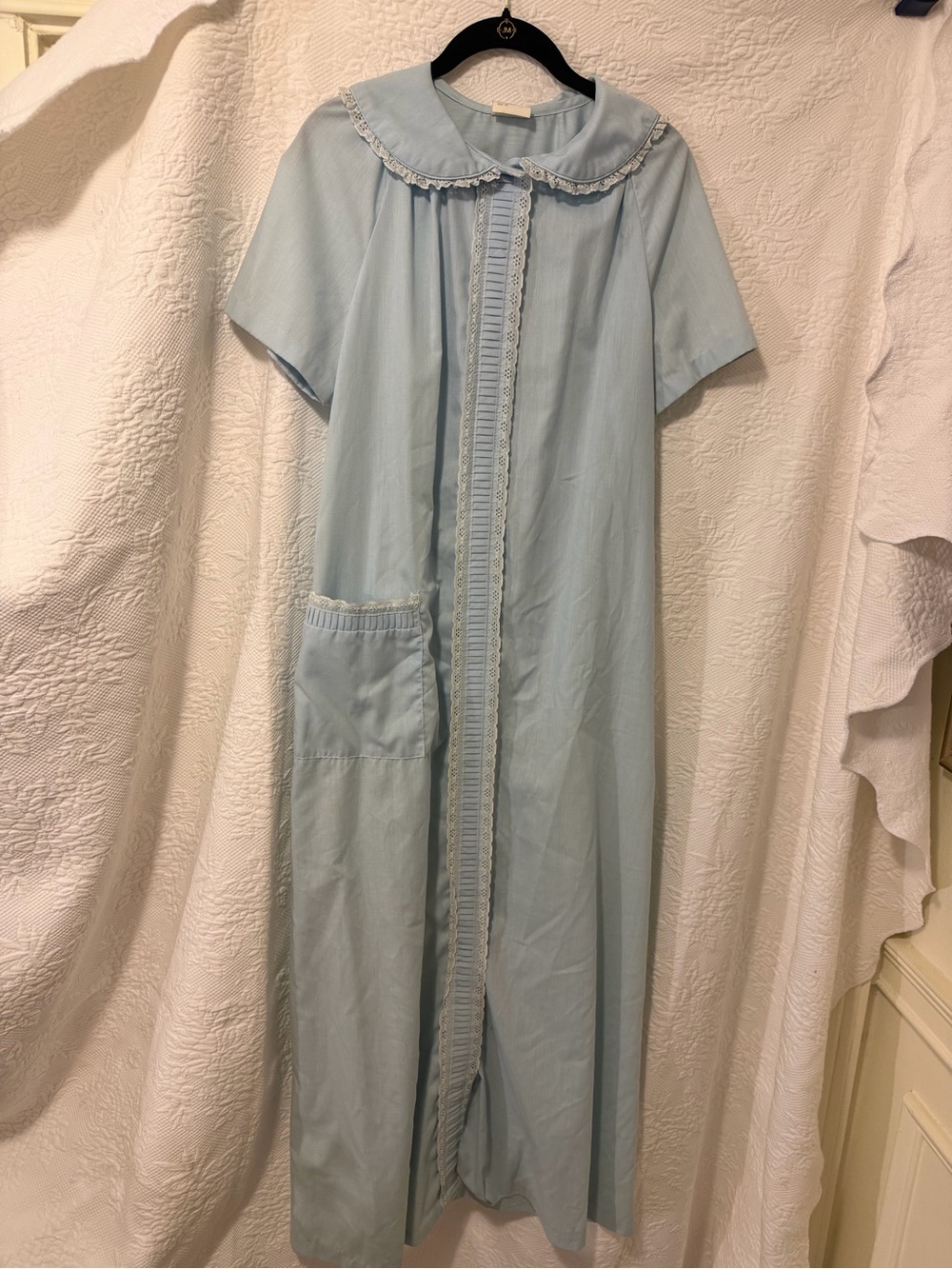 VTG Light Blue Snap Button-Front Housecoat with Eyelet Detail Peter Pan Collar